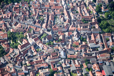 Vue aérienne de Vue des rues et des maisons des quartiers résidentiels à Freinsheim dans le département Rhénanie-Palatinat, Allemagne