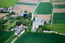 Vue aérienne de Église de pèlerinage de Fährbrück à Hausen à le quartier Hausen in Hausen bei Würzburg dans le département Bavière, Allemagne