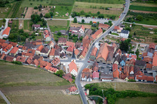 Vue aérienne de Quartier Escherndorf in Volkach dans le département Bavière, Allemagne