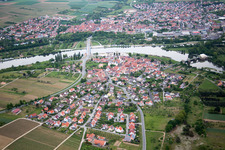 De l'ouest à le quartier Astheim in Volkach dans le département Bavière, Allemagne hors des airs