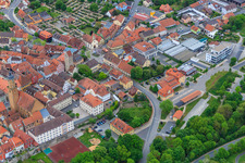 Vue aérienne de Monastère Sainte-Marie et école secondaire pour filles Volkach à Volkach dans le département Bavière, Allemagne
