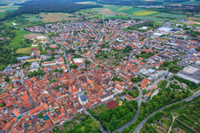 Vue aérienne de Cimetière de la Dr.-Eugen-Schön-Straße à Volkach dans le département Bavière, Allemagne