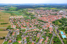 Vue aérienne de Rue Gaibacher à Volkach dans le département Bavière, Allemagne