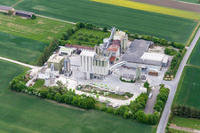 Vue aérienne de Centrale à béton et à matériaux de construction à Sulzheim dans le département Bavière, Allemagne