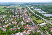 Vue aérienne de Les rives du Main à Schonungen dans le département Bavière, Allemagne