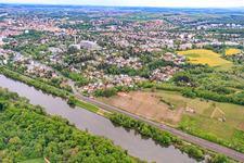 Vue aérienne de Vignobles de la Mainleite sur les rives du Main à Schweinfurt dans le département Bavière, Allemagne