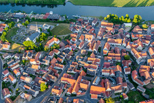 Vue aérienne de Les rives du Main à Wipfeld dans le département Bavière, Allemagne