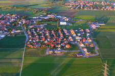 Vue aérienne de Nouvelle zone de développement Lachenbrunnweg à le quartier Unterspiesheim in Kolitzheim dans le département Bavière, Allemagne