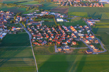 Vue aérienne de Nouvelle zone de développement de Mohnweg à le quartier Unterspiesheim in Kolitzheim dans le département Bavière, Allemagne