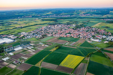 Vue aérienne de Du sud-ouest à Gochsheim dans le département Bavière, Allemagne