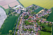 Vue aérienne de Les rives de la Weser à le quartier Ohr in Emmerthal dans le département Basse-Saxe, Allemagne