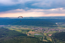 Vue aérienne de Quartier Lippoldsberg in Wesertal dans le département Hesse, Allemagne