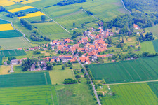 Vue aérienne de Vue du village depuis le nord à le quartier Arenborn in Wesertal dans le département Hesse, Allemagne