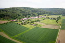 Vue aérienne de Oberweser à le quartier Gewissenruh in Wesertal dans le département Hesse, Allemagne