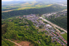 Vue aérienne de Vue de la ville sur la Weser depuis le nord-est à Bad Karlshafen dans le département Hesse, Allemagne