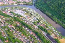 Vue aérienne de Camping - Aire de stationnement pour camping-cars - Prairie pour tentes Bad Karlshafen sur la Weser à Bad Karlshafen dans le département Hesse, Allemagne