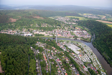 Vue aérienne de Zones riveraines de la Weser dans le district de Karlshafen à Bad Karlshafen dans le département Hesse, Allemagne
