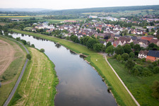 Vue aérienne de Les rives de la Weser dans le district de Wehrden à Boffzen dans le département Basse-Saxe, Allemagne