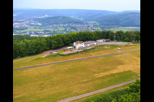 Vue aérienne de Aéroport Bad Pyrmont (EDVW) à le quartier Kleinenberg in Bad Pyrmont dans le département Basse-Saxe, Allemagne