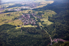 Vue aérienne de Quartier Langenalb in Straubenhardt dans le département Bade-Wurtemberg, Allemagne