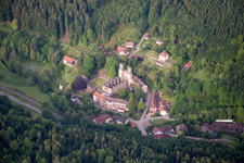 Vue aérienne de Ensemble de bâtiments des ruines du monastère dans le quartier de Frauenalb à le quartier Schielberg in Marxzell dans le département Bade-Wurtemberg, Allemagne