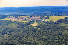 Vue aérienne de Vue de la Forêt-Noire du Nord depuis le nord à Dobel dans le département Bade-Wurtemberg, Allemagne
