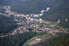 Vue aérienne de Quartier Bleiche in Bad Herrenalb dans le département Bade-Wurtemberg, Allemagne