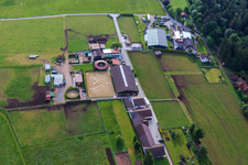 Vue aérienne de Haras Dobel à Dobel dans le département Bade-Wurtemberg, Allemagne
