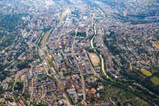 Vue aérienne de Vue de la ville depuis l'ouest sur l'Enz avec la Westliche Karl-Friedrich-Straße à le quartier Weststadt in Pforzheim dans le département Bade-Wurtemberg, Allemagne