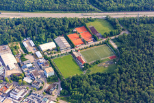 Vue aérienne de Terrains de sport de la Turngemeinde Pforzheim 1888 eV et du SV Kickers Pforzheim eV à le quartier Nordstadt in Pforzheim dans le département Bade-Wurtemberg, Allemagne