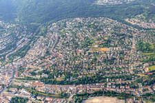 Vue aérienne de Vue du quartier entre la forêt et l'Enz à le quartier Südweststadt in Pforzheim dans le département Bade-Wurtemberg, Allemagne