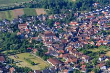 Vue aérienne de Église collégiale Klingenmünster à Klingenmünster dans le département Rhénanie-Palatinat, Allemagne