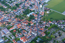 Vue aérienne de Eisenbahnstr à Herxheim bei Landau dans le département Rhénanie-Palatinat, Allemagne