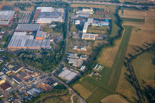 Vue aérienne de John Deere GmbH de l'est à Bruchsal dans le département Bade-Wurtemberg, Allemagne
