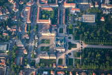Vue aérienne de Parc du château du château Bruchsal à Bruchsal dans le département Bade-Wurtemberg, Allemagne