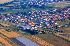 Vue aérienne de REWE sur Hauptstr à Hambrücken dans le département Bade-Wurtemberg, Allemagne