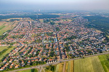 Vue aérienne de De l'est à le quartier Wiesental in Waghäusel dans le département Bade-Wurtemberg, Allemagne