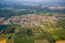 Vue aérienne de Du nord-est à le quartier Rheinsheim in Philippsburg dans le département Bade-Wurtemberg, Allemagne