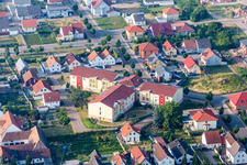 Vue aérienne de Centre pour seniors Haus Edelberg Centre pour seniors Lingenfeld à Lingenfeld dans le département Rhénanie-Palatinat, Allemagne