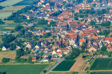 Vue aérienne de Christ Church - Paroisse protestante Lustadt à le quartier Niederlustadt in Lustadt dans le département Rhénanie-Palatinat, Allemagne