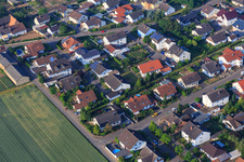 Vue aérienne de Vogelsbergstr à le quartier Ottersheim in Ottersheim bei Landau dans le département Rhénanie-Palatinat, Allemagne
