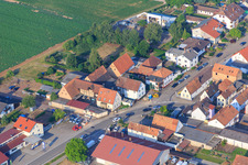 Vue aérienne de Chemin d'Altsheim à le quartier Ottersheim in Ottersheim bei Landau dans le département Rhénanie-Palatinat, Allemagne