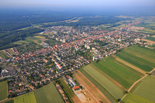 Vue aérienne de Vue d'ensemble de la ville depuis le nord à Kandel dans le département Rhénanie-Palatinat, Allemagne