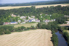 Vue aérienne de Les Roches-l'Évêque dans le département Loir et Cher, France