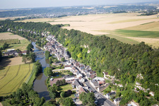 Vue aérienne de Les Roches-l'Évêque dans le département Loir et Cher, France