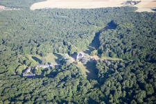 Vue aérienne de Orchaise, Château du Guérinet à Valencisse dans le département Loir et Cher, France