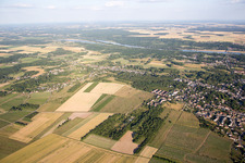 Vue aérienne de Onzain dans le département Loir et Cher, France