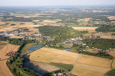 Vue aérienne de Fougères-sur-Bièvre dans le département Loir et Cher, France