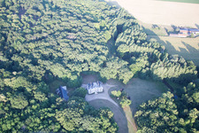 Vue d'oiseau de Fougères-sur-Bièvre dans le département Loir et Cher, France