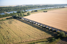 Viaduc près de Vineuil/Loire à Vineuil dans le département Loir et Cher, France vue d'en haut